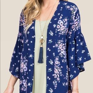 Francesca’s boutique EUC Navy Floral Kimono
